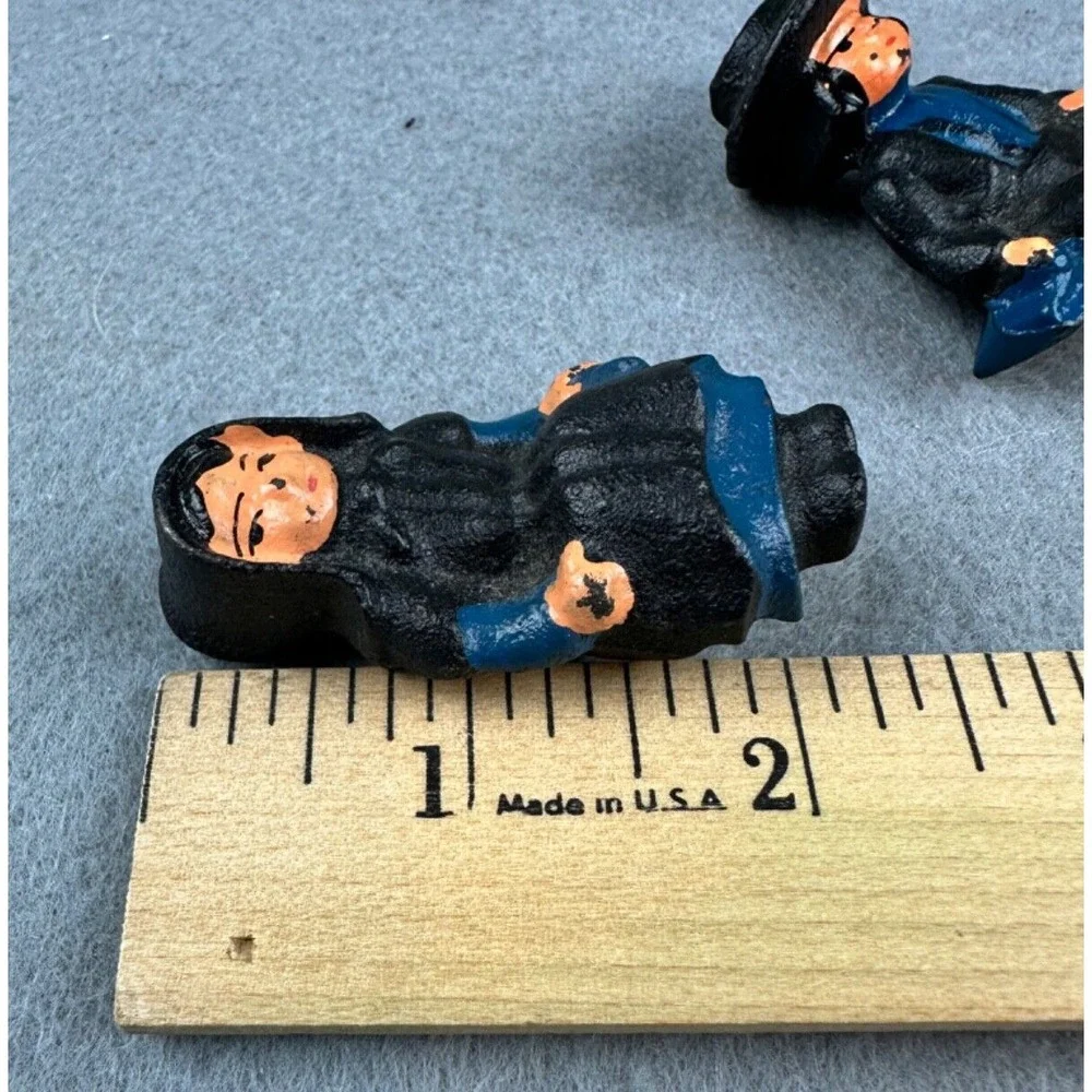 Hand Painted Set Of Vintage Cast Iron AMISH People Figurines Shelf Sitters 2" - Picture 2 of 3